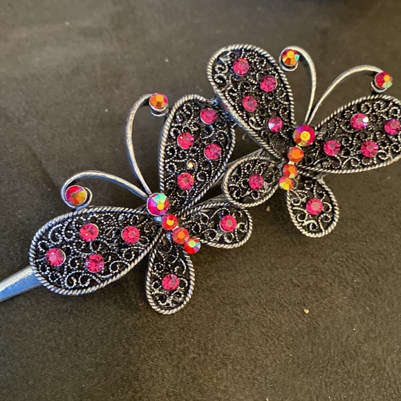 # 56  Sparkly Butterfly hair clip - Picture 4 of 9